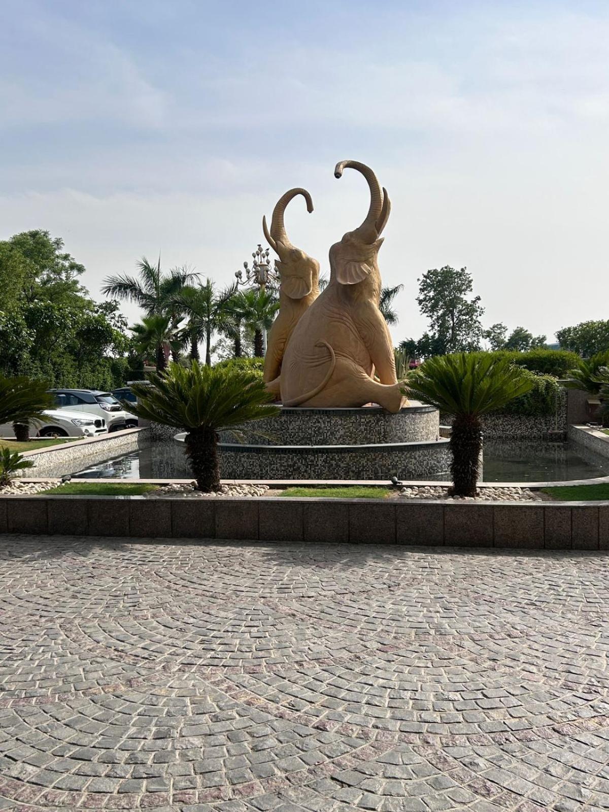 Saura Hotel, Agra - A Club Mahindra Associate Exteriér fotografie