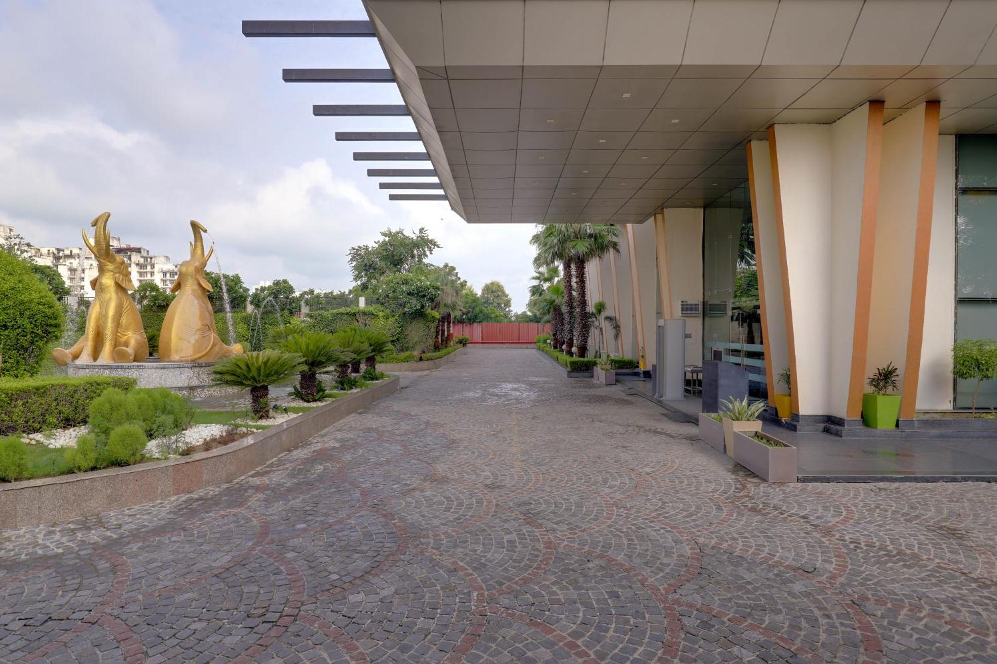 Saura Hotel, Agra - A Club Mahindra Associate Exteriér fotografie